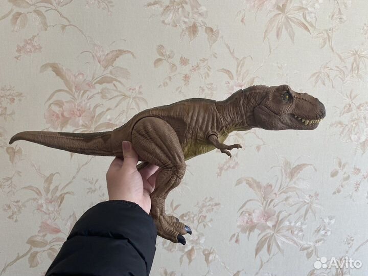 Индоминус и тираннозавр рекс Jurassic world