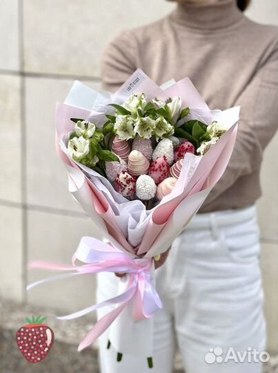 Клубника в шоколаде, букеты из клубники