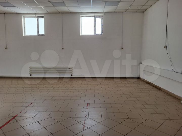 Торговая площадь с подьемником 145 м²