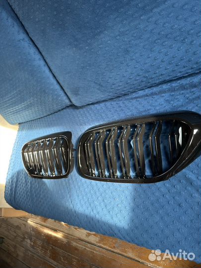 Ноздри BMW G30 пара новые черный глянец