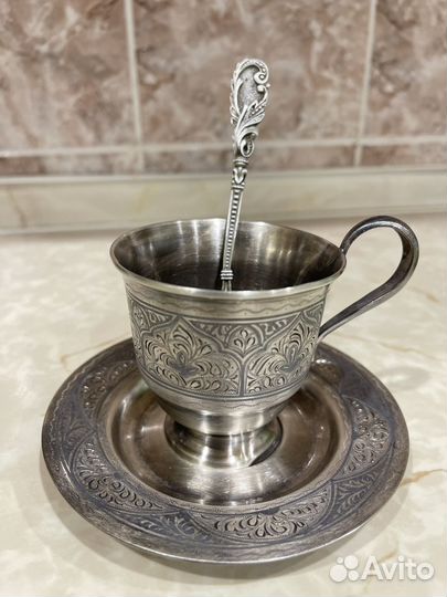 Серебрянная чашка с блюдцем и ложечкой