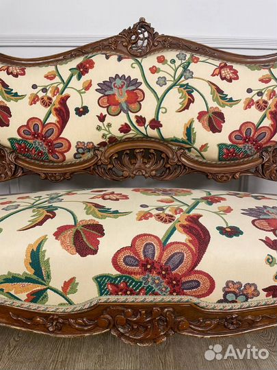 Антикварный диван-канапе
