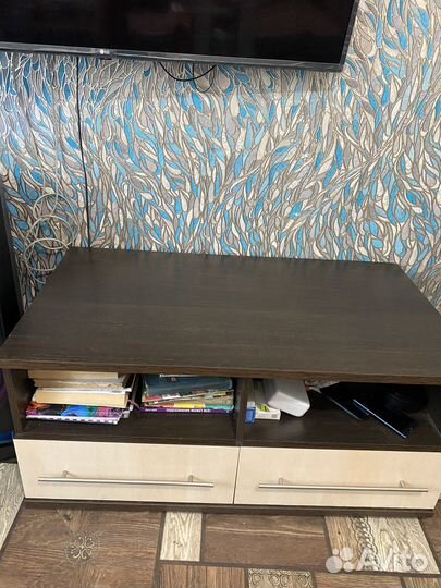 Тумбочки и школьная парта