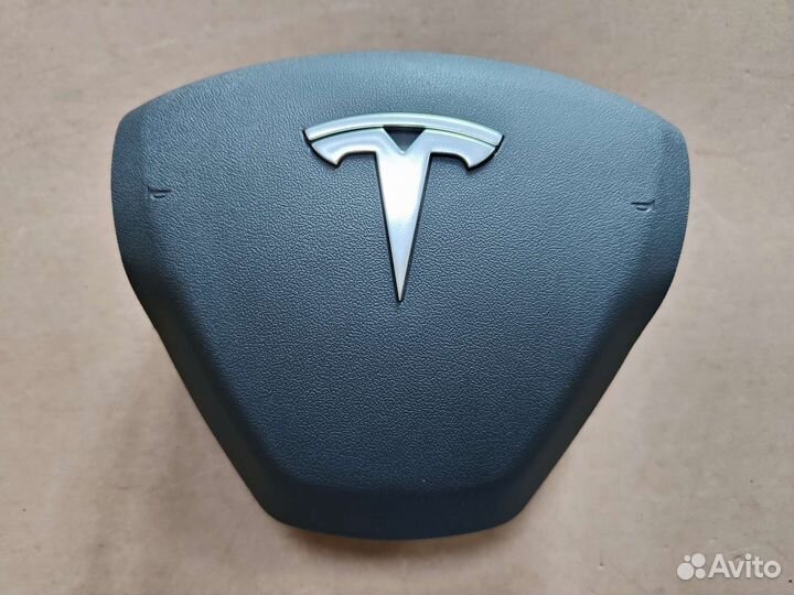 Крышка руля Tesla Model 3