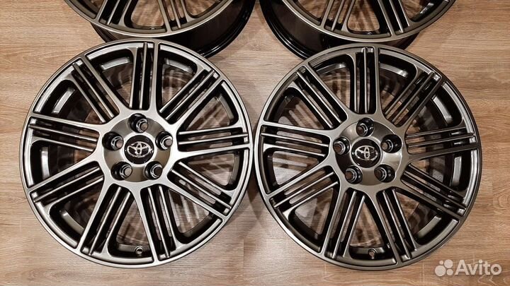 Оригинальные диски Toyota RAV4 R18 комплект