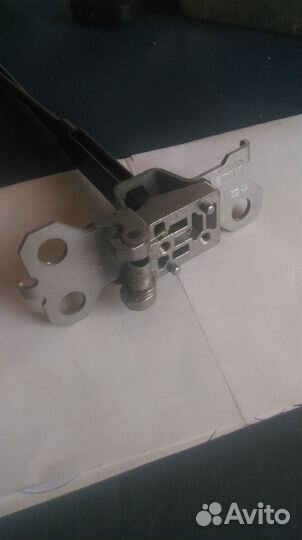 Трос открывания багажника Вольво