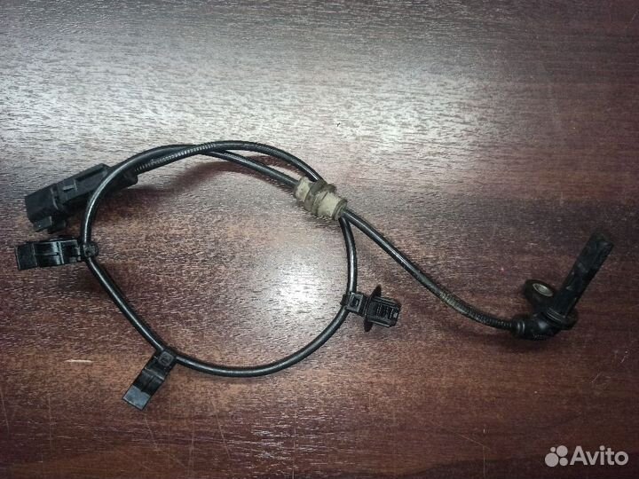 Датчик ABS задний Opel Zafira C 13315320