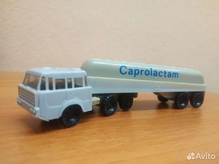 Модель грузовика 1:120 цистерна