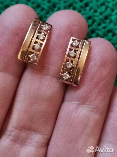 Золотые серьги с фианитами 585