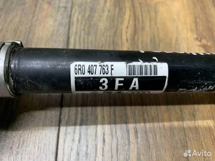 Volkswagen Polo Привод (полуось) передний Левый