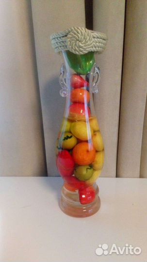 Декоративная бутылка с фруктами
