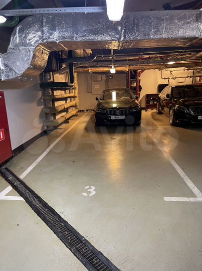 Машиноместо, > 30 м²