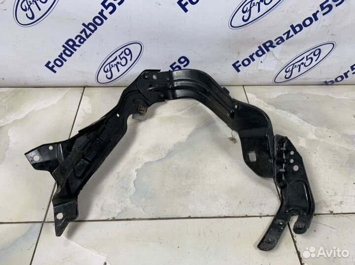 Кронштейн фары передний правый Mercedes-Benz