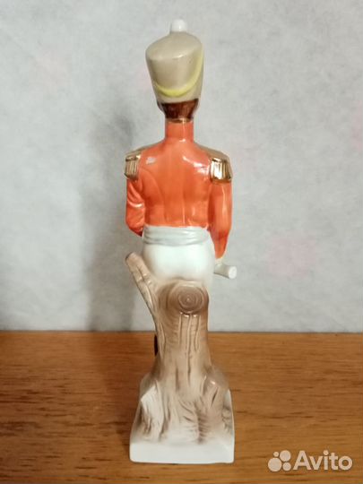 Фарфоровая статуэтка