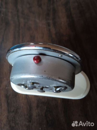 Часы с будильником