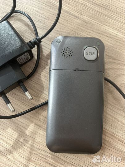 Телефон Fly + зарядка