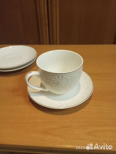Чайные чашки с блюдцами