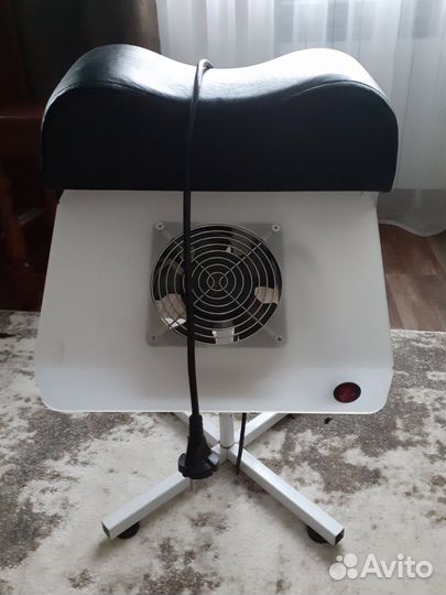 Стойка с пылесосом для педикюра