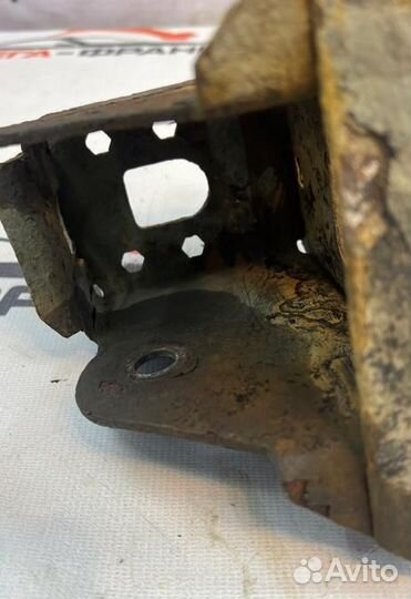 Кронштейн рессоры передний правый Fiat Ducato