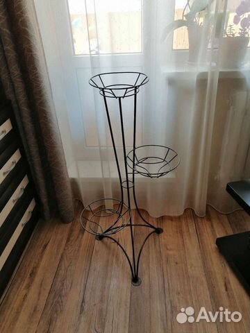 Подставка под цветы металлическая