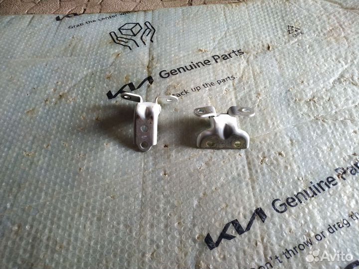 Петли задней правой двери Kia Rio 4 FB Оригинал