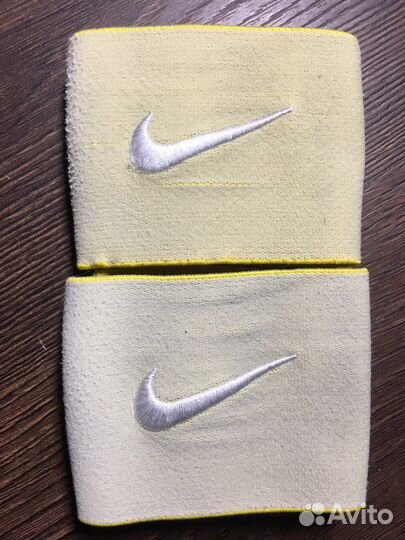 Держатели Nike для футбольных щитков