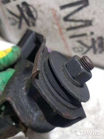 Рычаг подвески передний правый Nissan Atlas F22