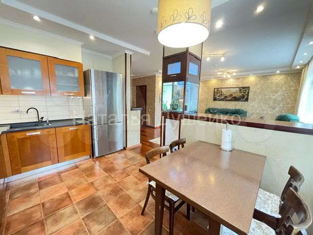 5-к. квартира, 165 м², 1/6 эт.