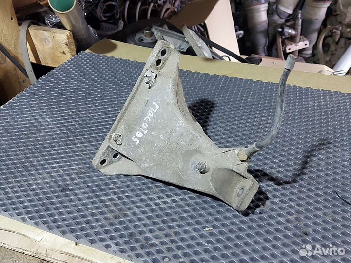 Кронштейн двигателя Volkswagen Passat b5