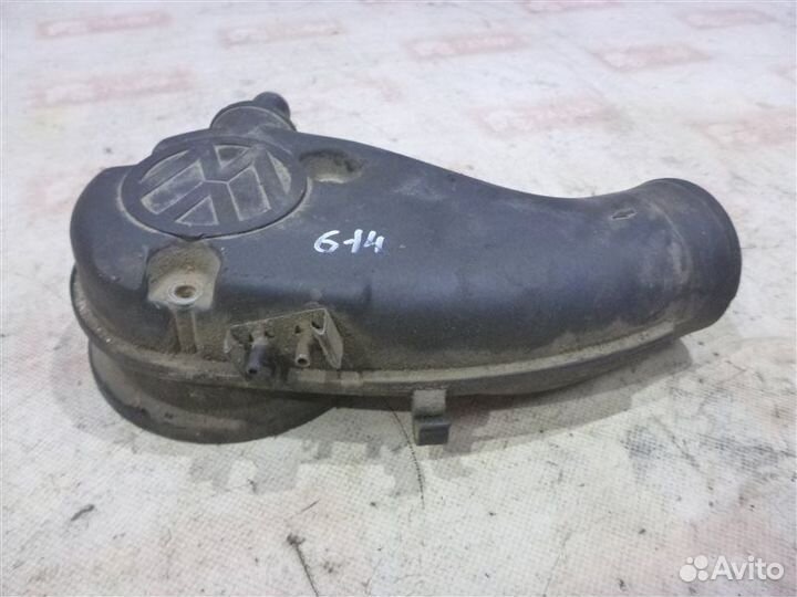 Корпус воздушного фильтра Volkswagen Passat B3 1F