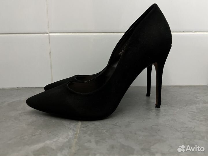 Туфли лодочки на шпильке 38