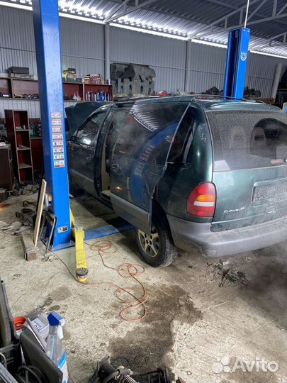 В разборе Chrysler voyager 2.4 МКПП