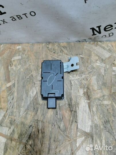 Блок управления бесключевым доступом Infiniti Q50