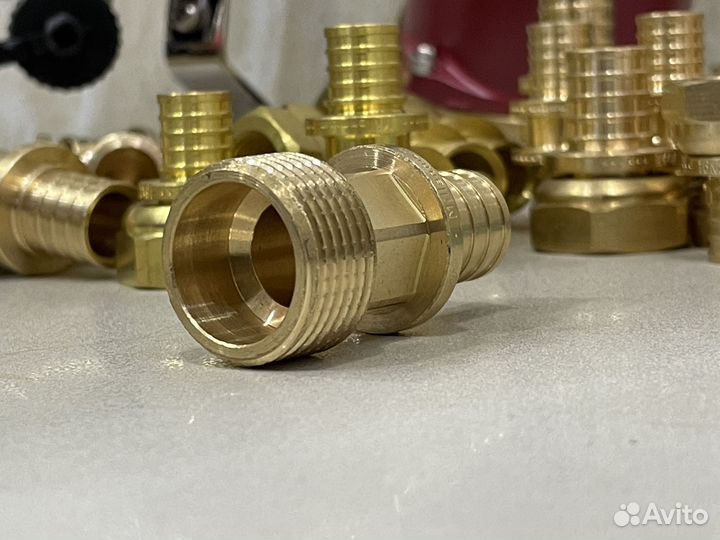 Муфта соединительная латунная 16х2.2 1/2 дюйма