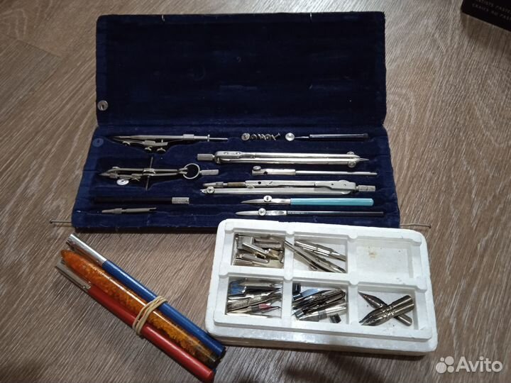 Художественные материалы