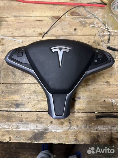 Подушка безопасности Tesla model s