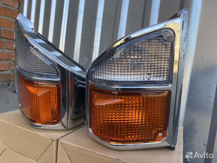 Фонарь указателя поворота toyota land Cruiser J70