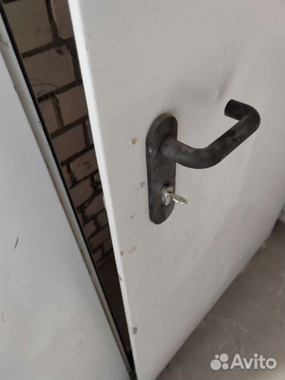 Дверь входная металлическая б/у