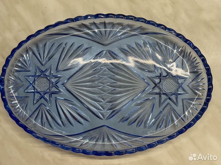 Блюдо овальное из цветного стекла