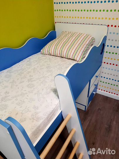 Набор мебели в детскую