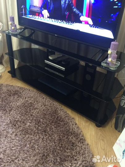 Стеклянная тумба под тв