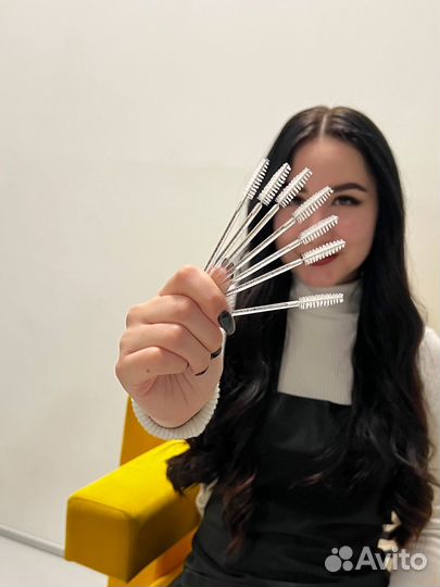 Мастер по наращиванию ресниц