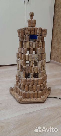Светильник из пробок