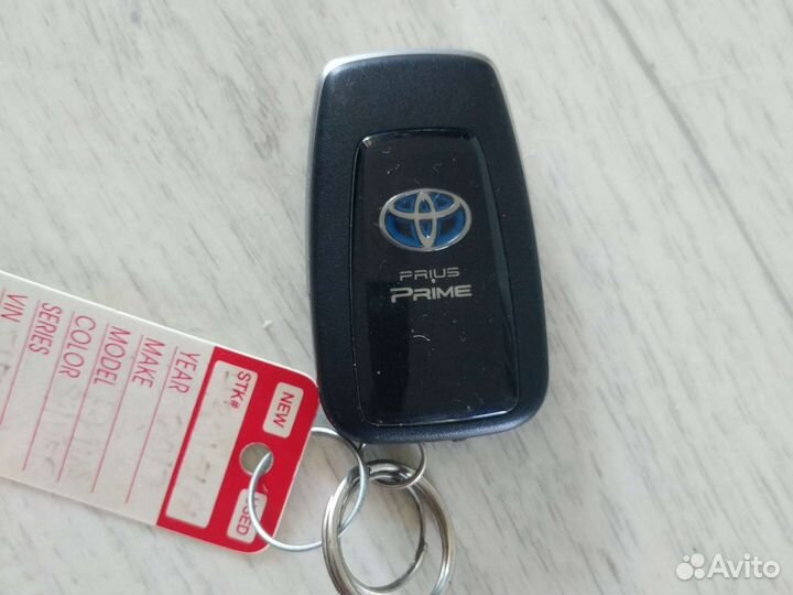 Смарт ключ toyota Приус Прайм