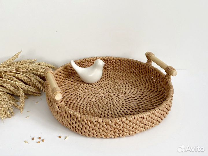 Круглый плетеный поднос для кухни