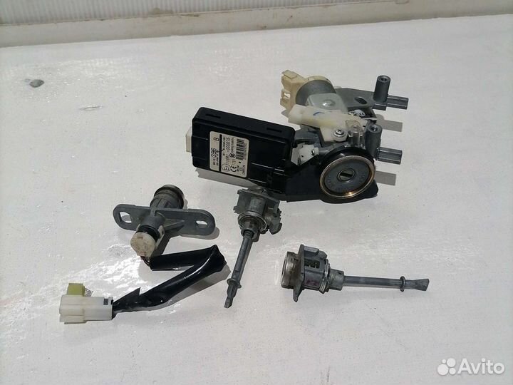 Замок зажигания Митсубиси Лансер 10