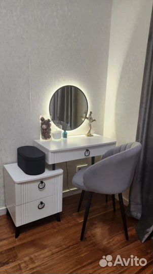 Туалетный столик с тумбой