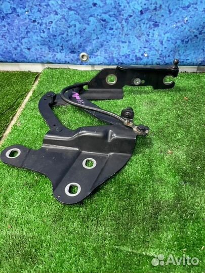 Петля капота правая Bmw X1 E84 N20B20A 2011