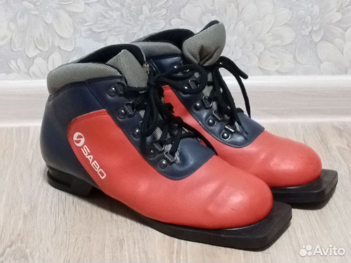 Лыжные ботинки