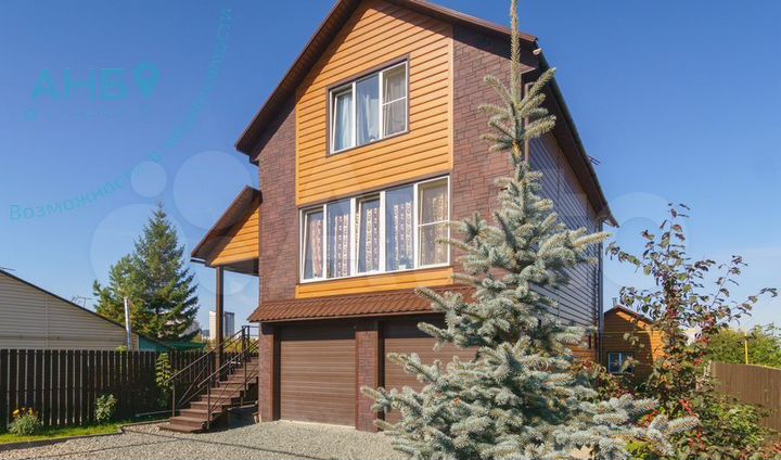 Коттедж 208 м² на участке 10 сот.